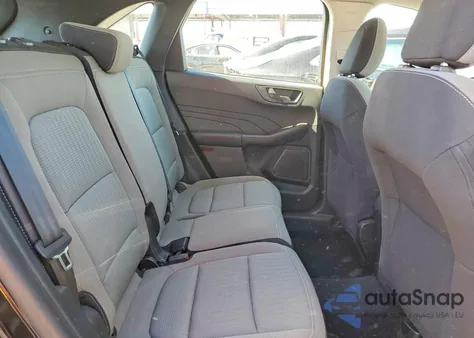 2021 Ford Escape S z USA, uszkodzony, nr VIN 1FMCU0F65MUA98000